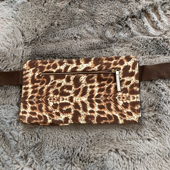 Leopard GUESS belt bag - Picture 10 of 16